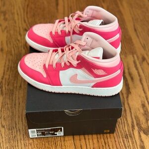 Nike Air Jordan’s 1 Mid Size 6.5Y - Pink!